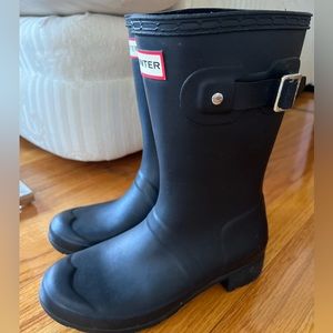 Little girls Black Hunter Boots Girls Size 5. Like New-worn once. Same day ship